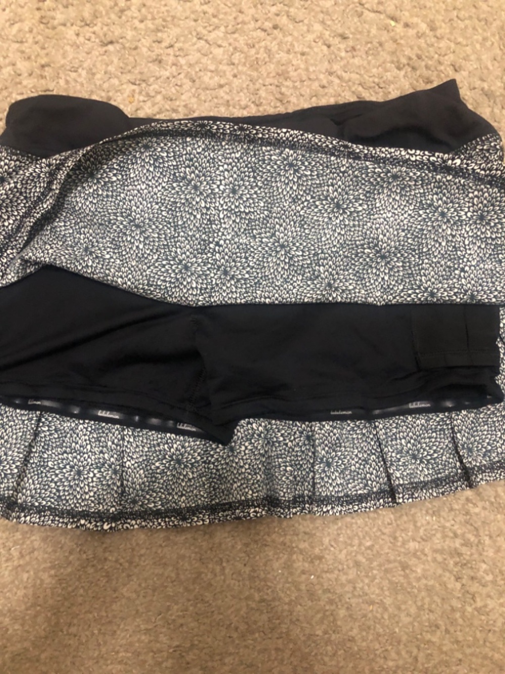 lululemon athletica Circuit Breaker Skirt II size 10 great conditions - Picture 8 of 9